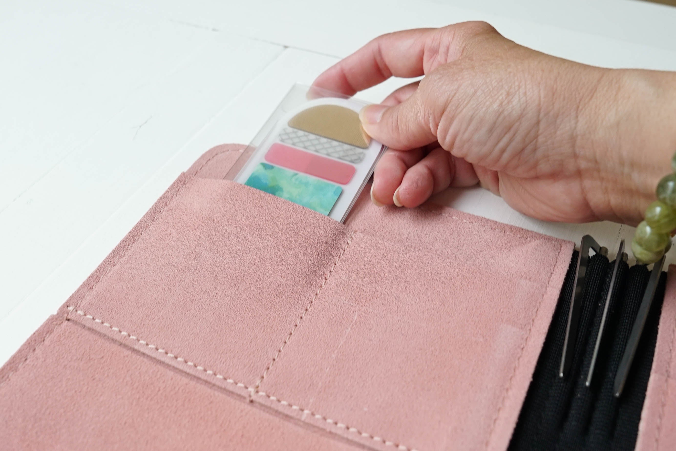 Taschenbegleiter DL 23 - A5 Medium (Purple/Antic rose/Black)