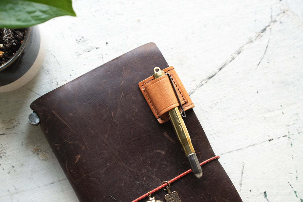 Magnetic Pen Clip / Pull-up leather