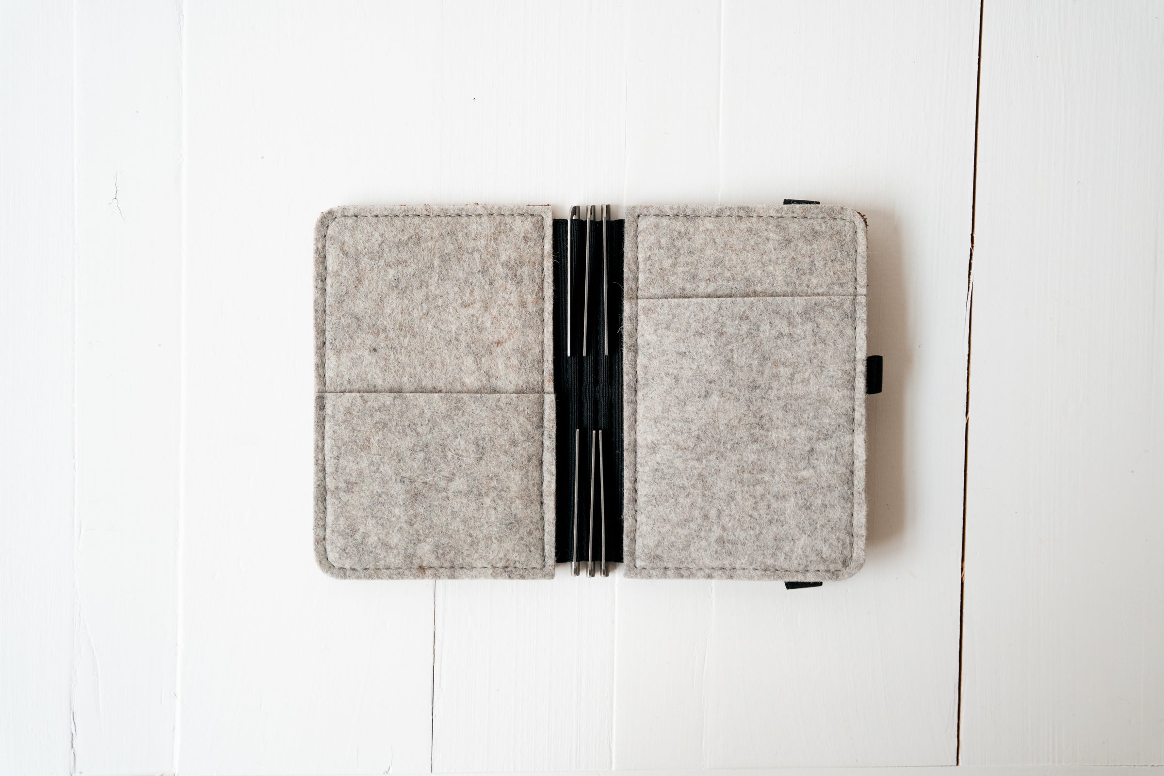 Taschenbegleiter BS 20 - A6 Small (Dark Brown/Light Gray/Red)