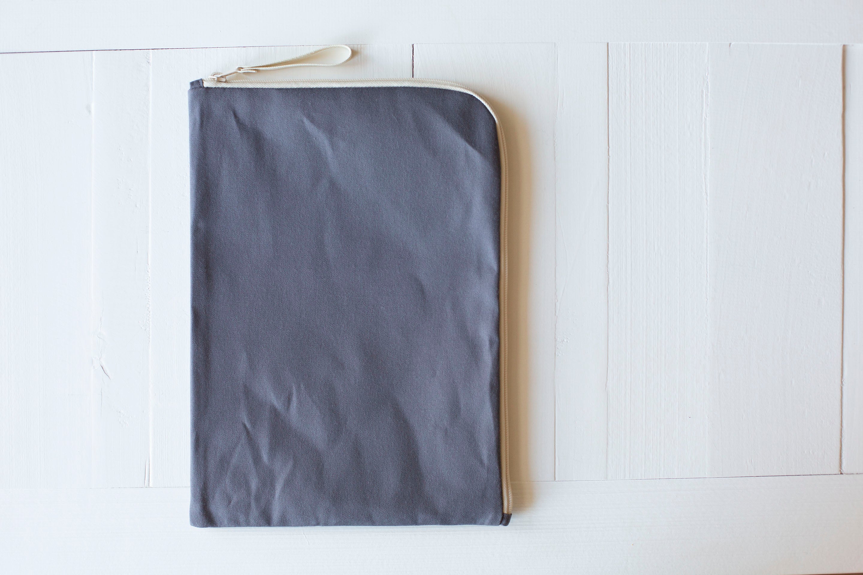 Filing Pouch A4 - Gray