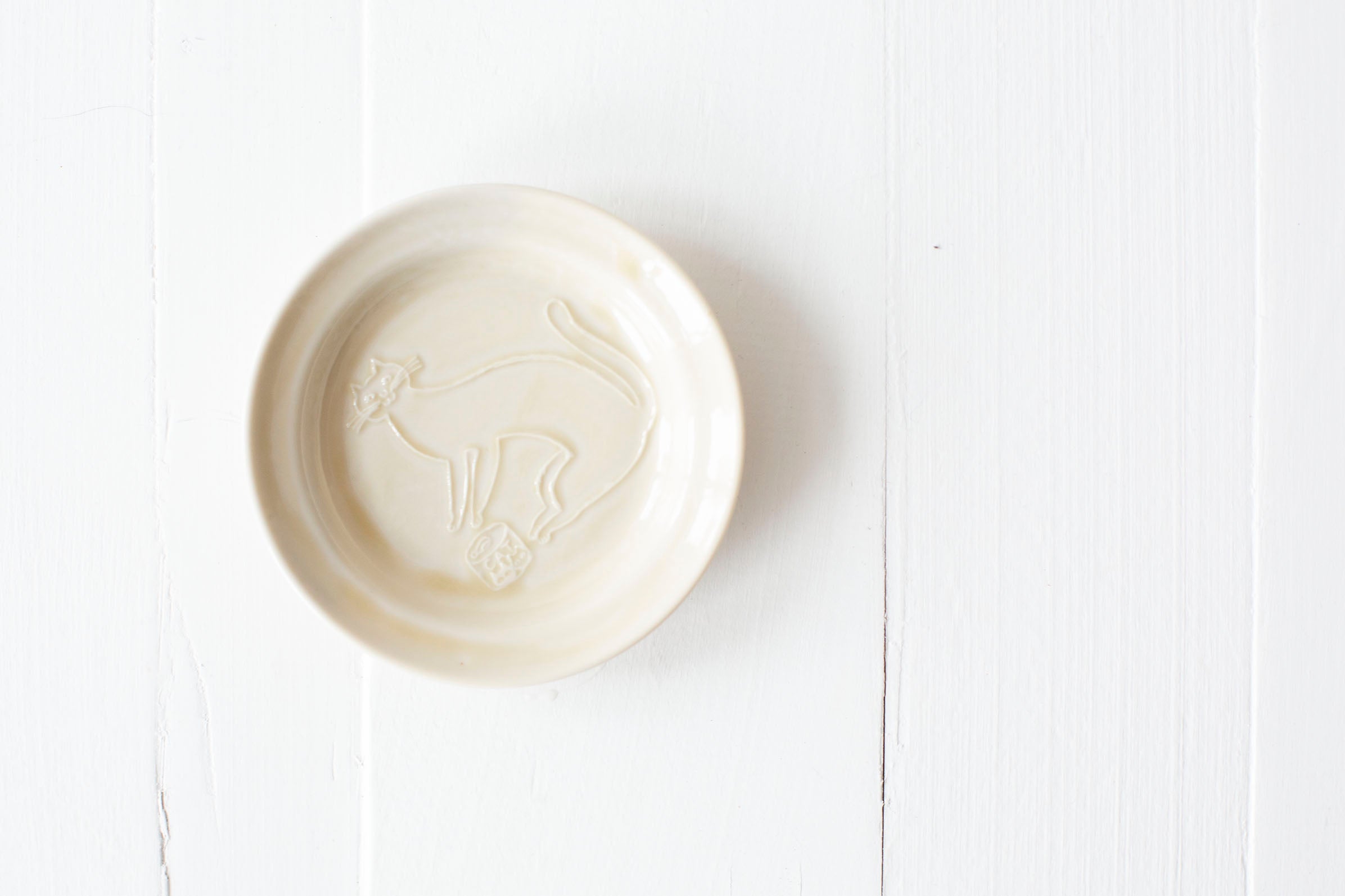Toranekobonbon Round Small Dish Beige - Cat
