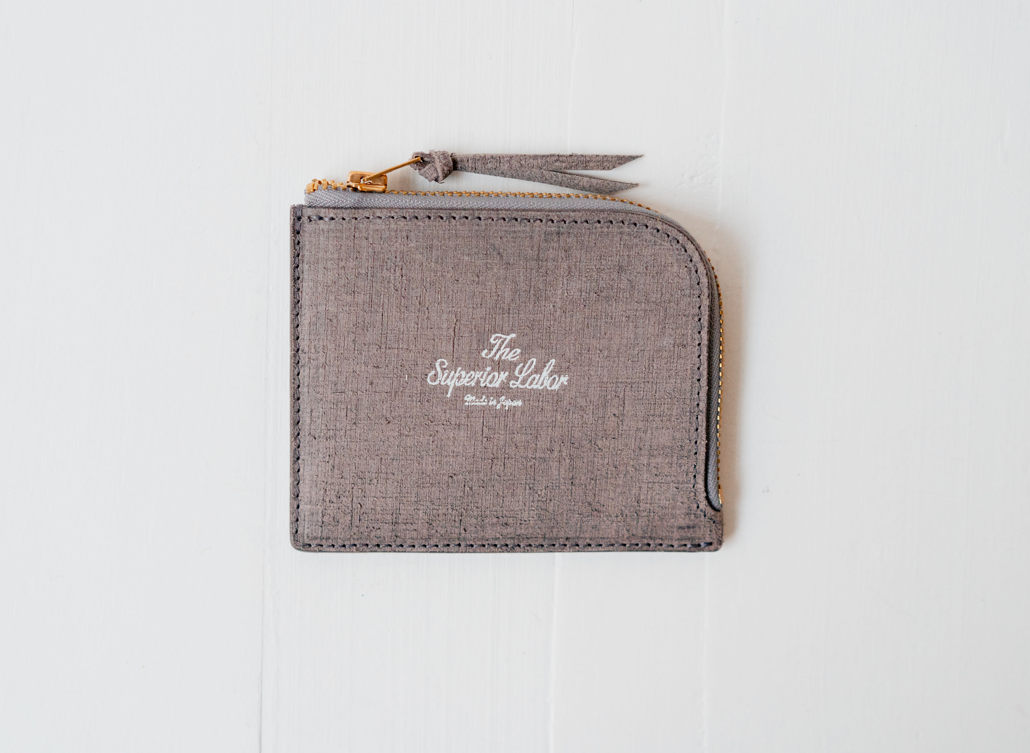 Scratched Leather Zip Half Wallet - Gray