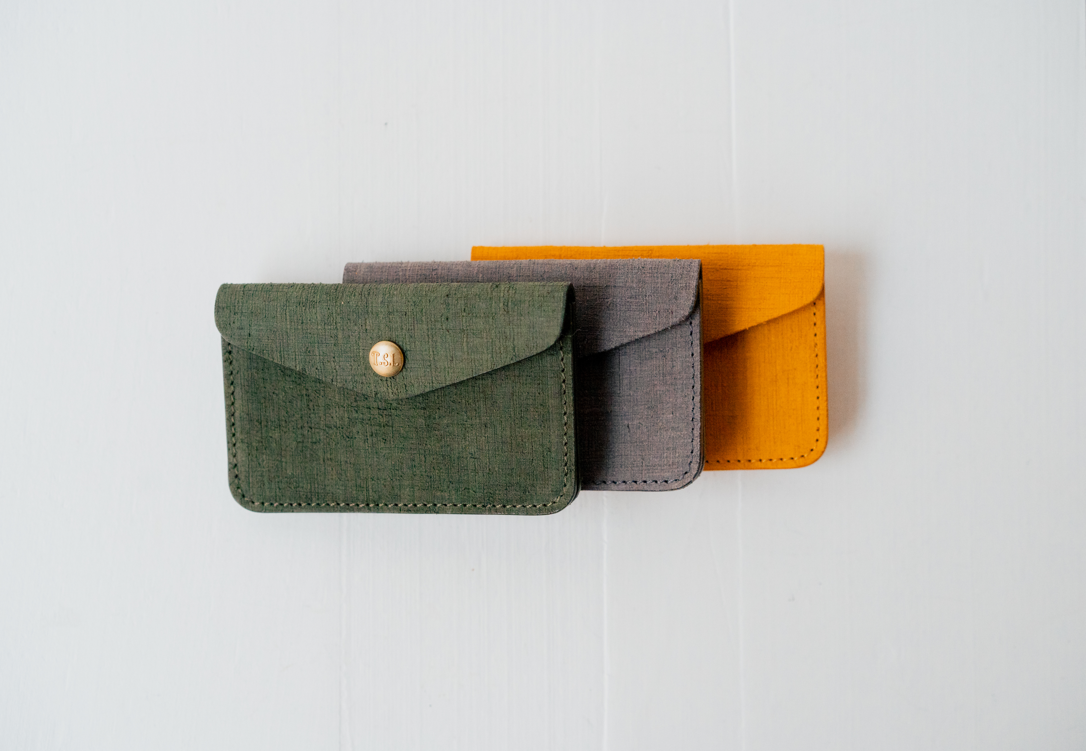 Scratched Leather Traveler's Small Purse - Green