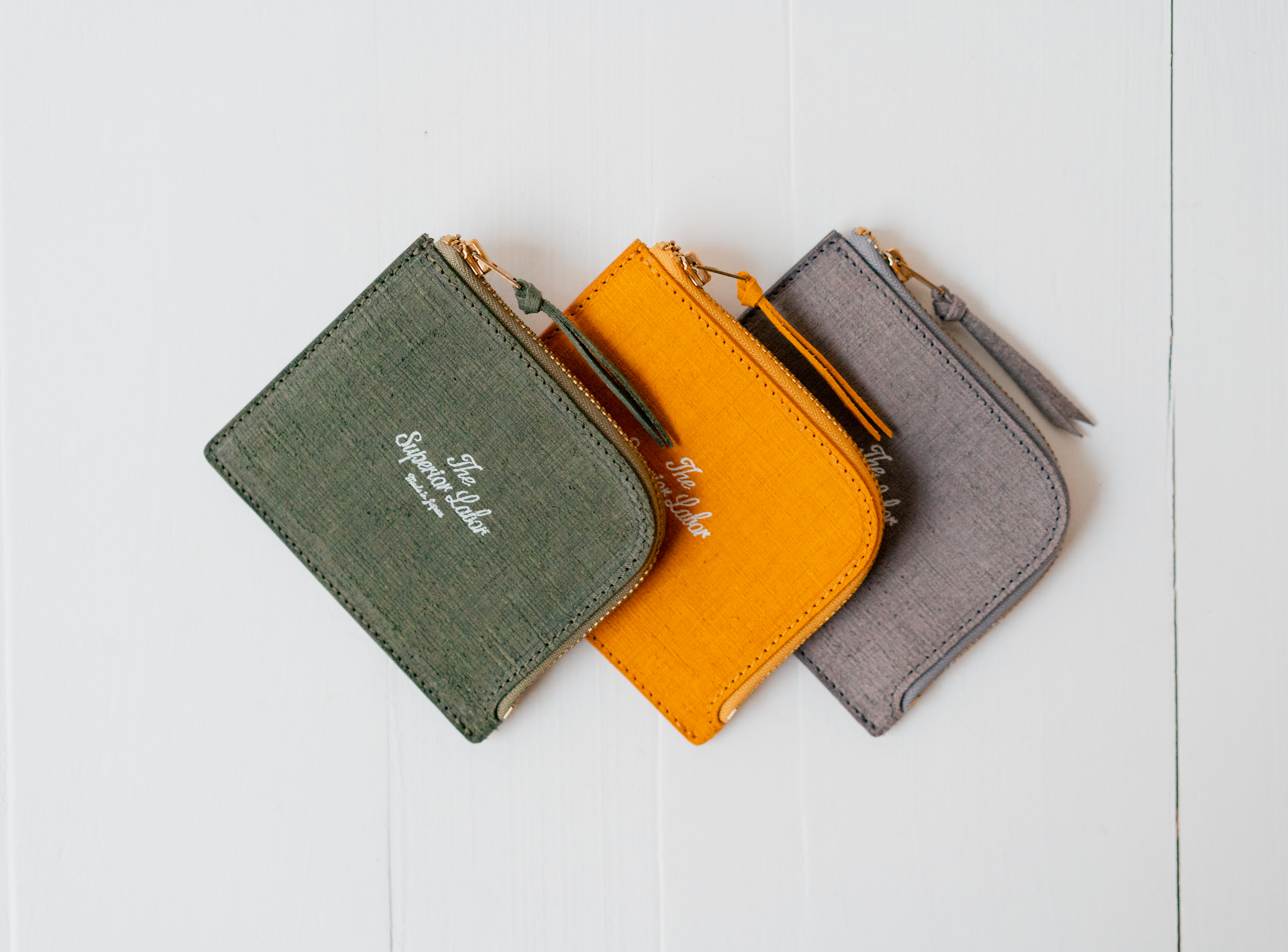 Scratched Leather Zip Half Wallet - Gray