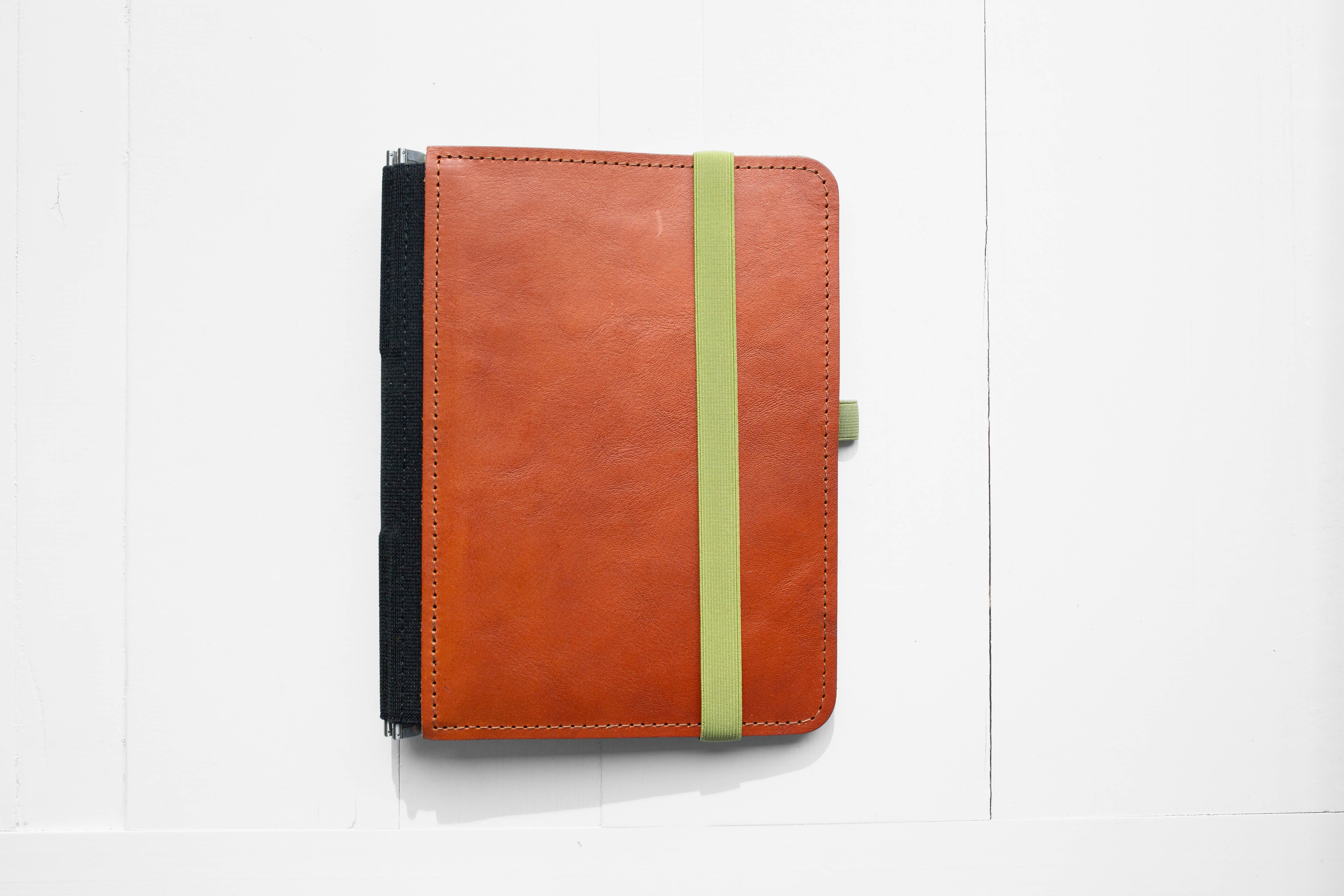 Taschenbegleiter LTD_020 - A5 Medium (Light Brown/Light Olive/Olive)