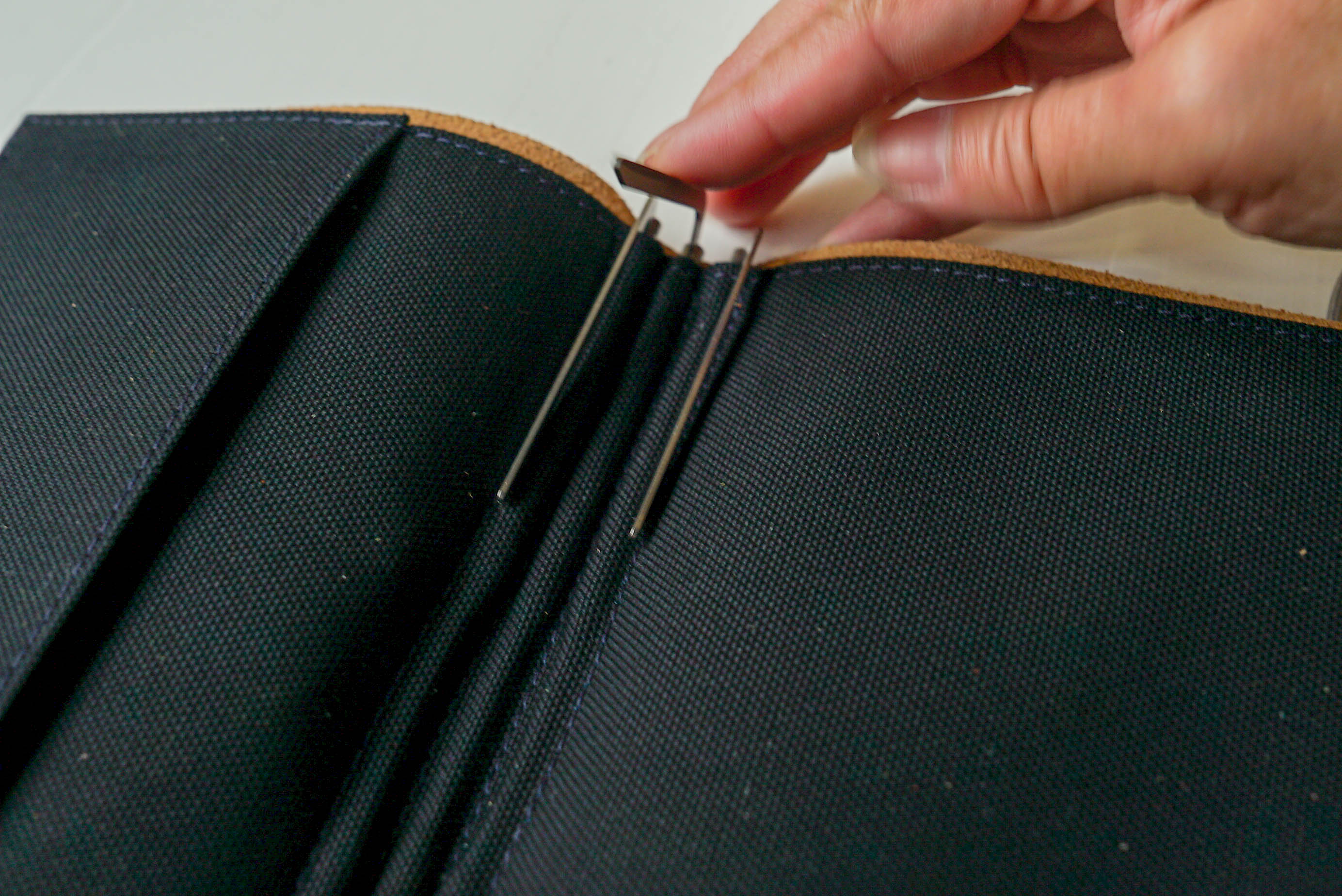Taschenbegleiter SOL 23 - B6 (Cognac/Black/Gray)