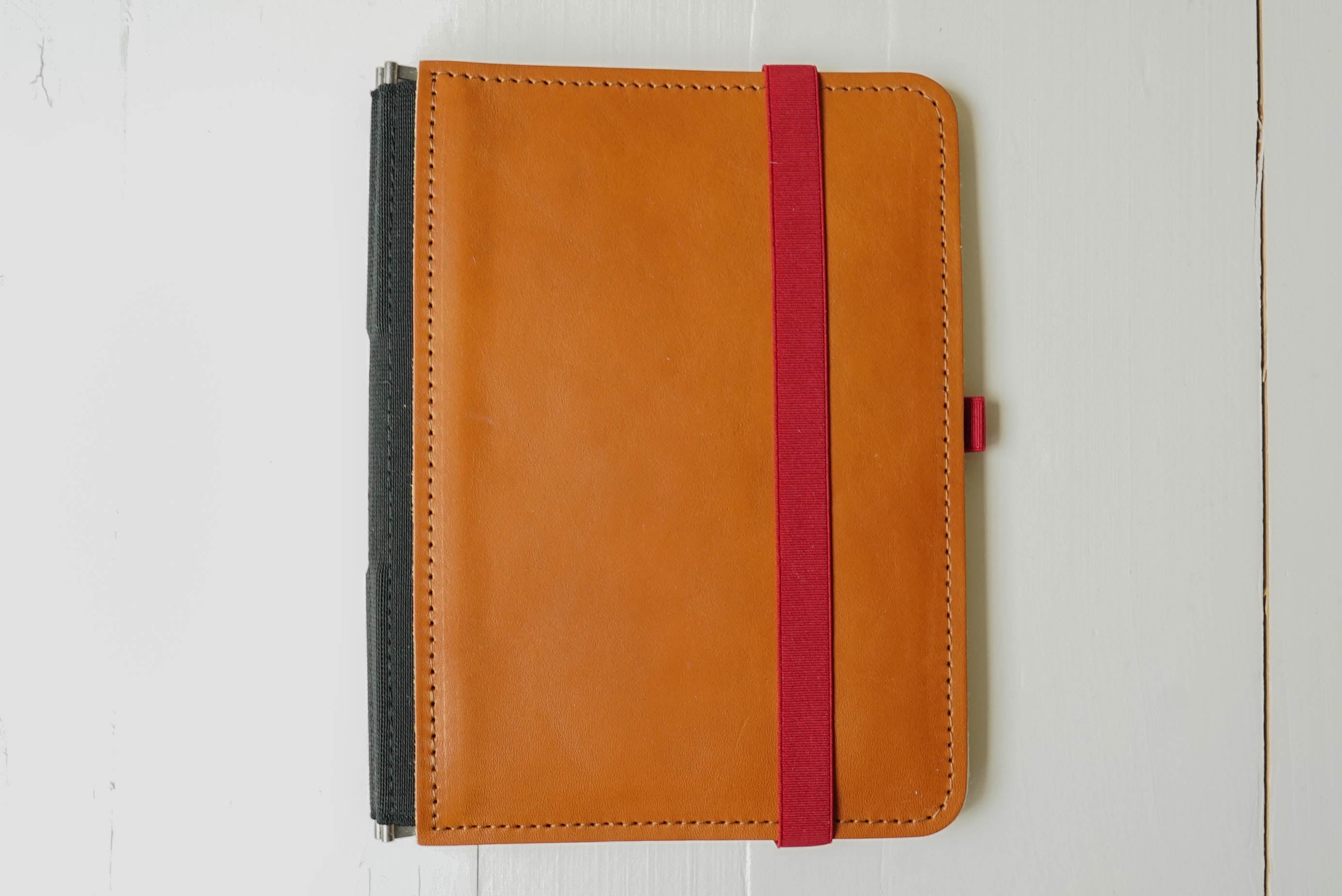 Taschenbegleiter LTD 036 - A5 Medium (Cognac/Raw white/Red)