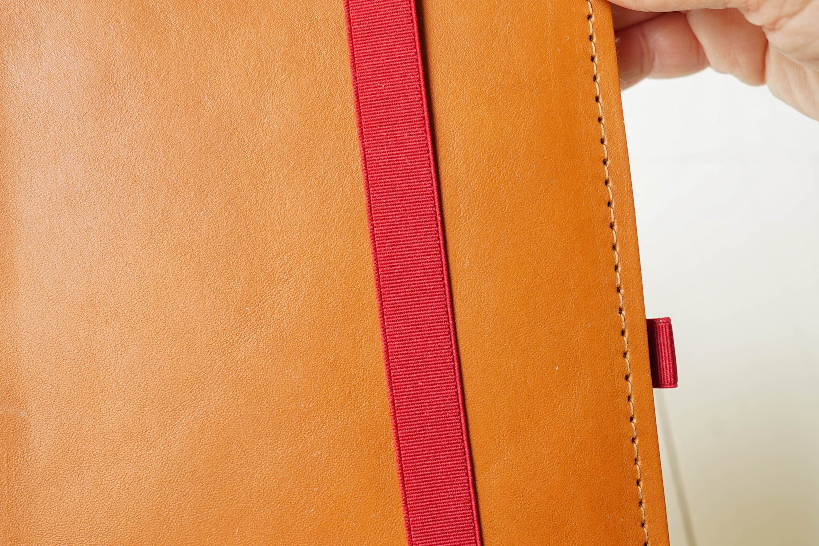 Taschenbegleiter LTD 036 - A5 Medium (Cognac/Raw white/Red)