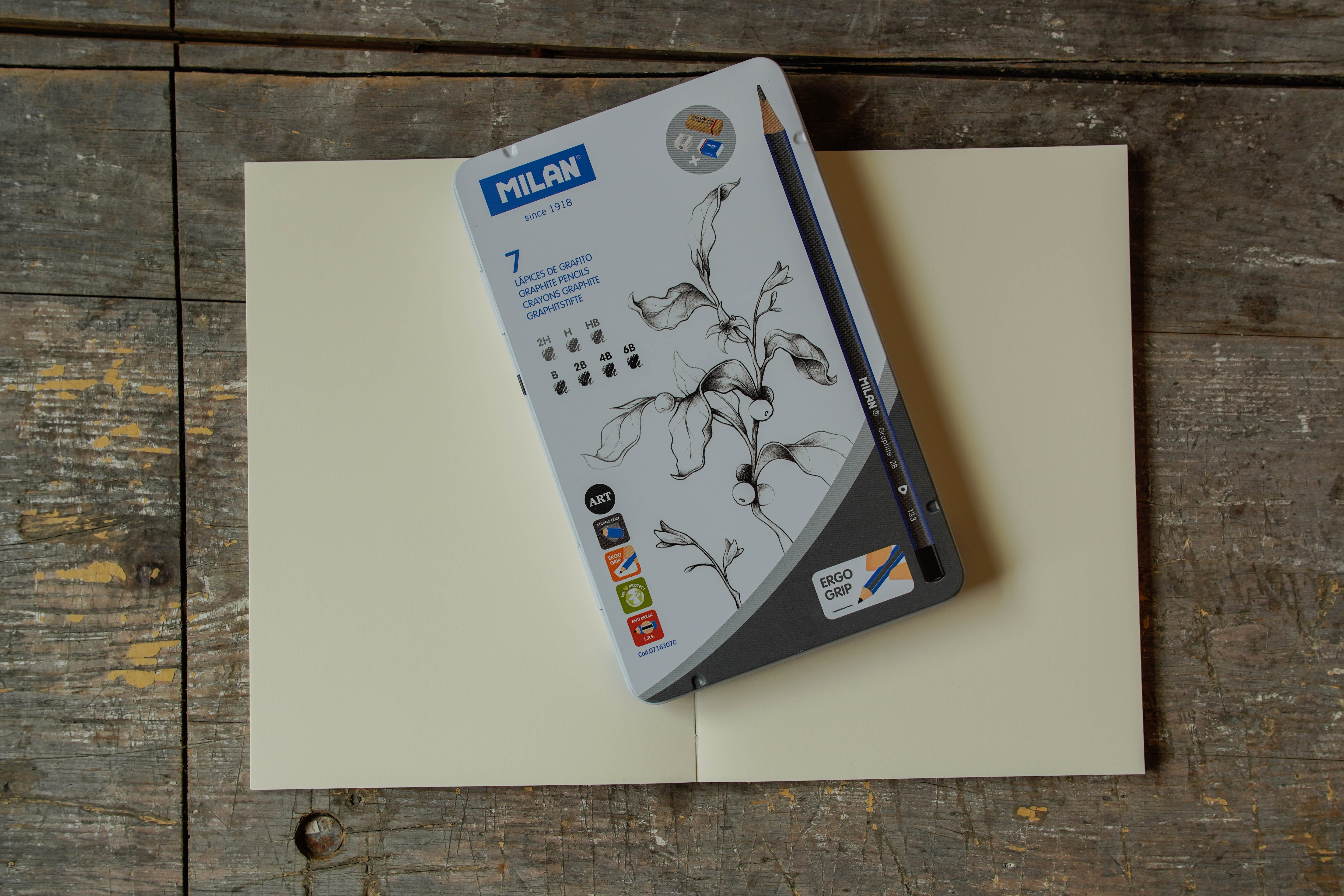 MILAN 7 Graphite Pencils Metal Case Set