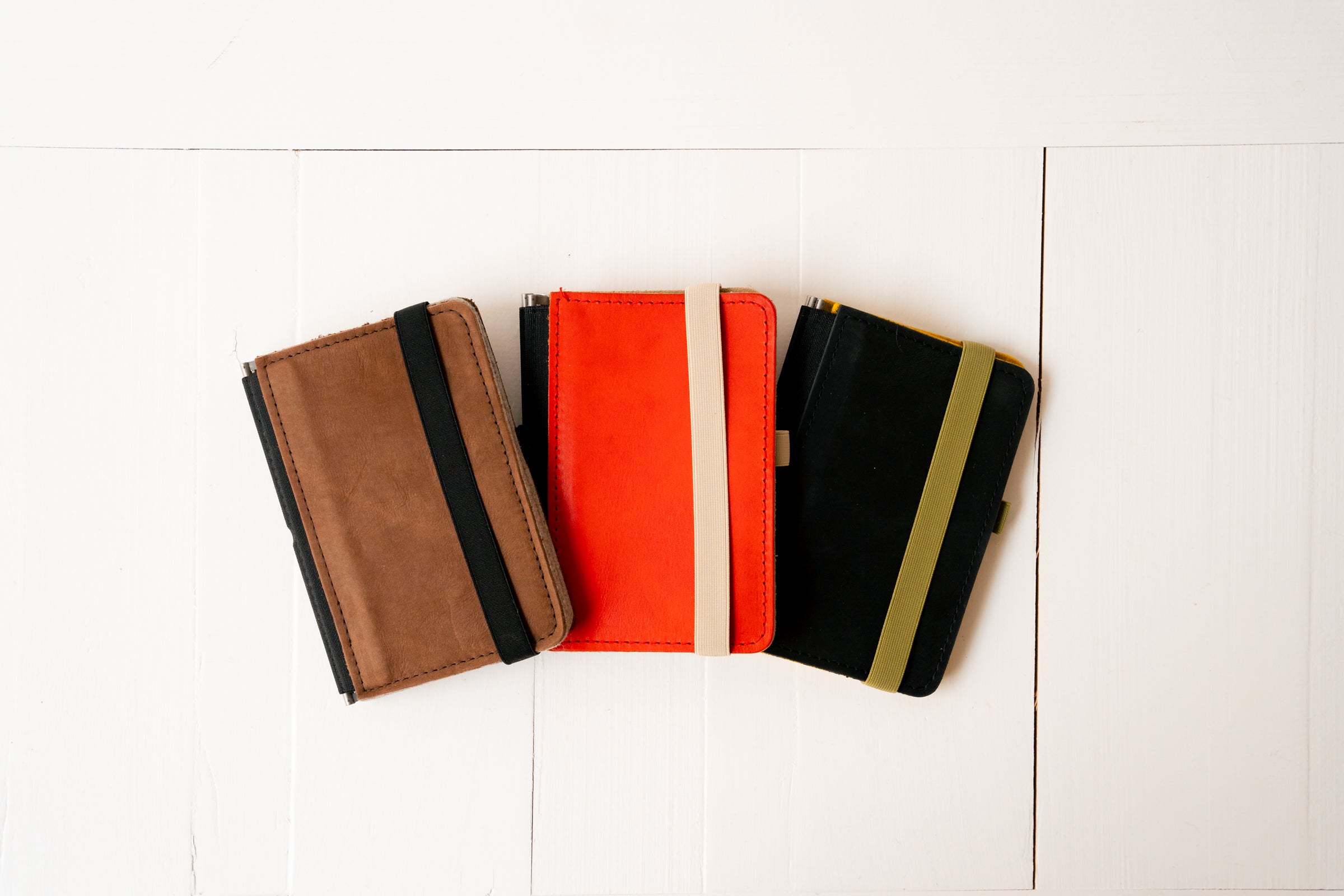 Taschenbegleiter BS 20 - A6 Small (Dark Brown/Light Gray/Red)
