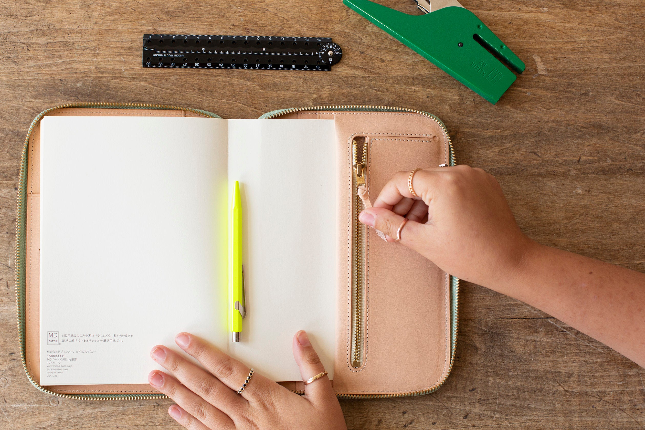 Leather Zip Organizer Green Matte