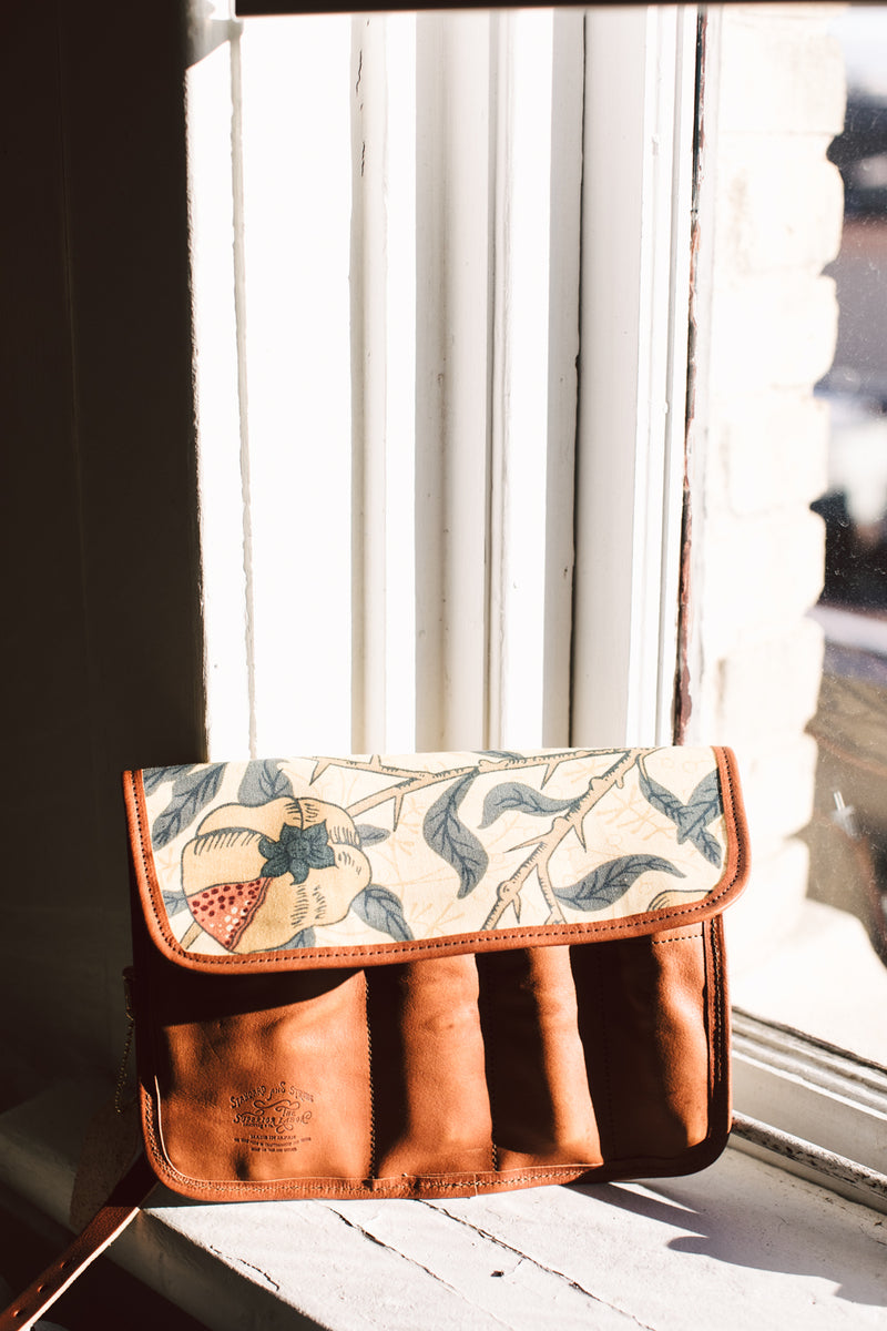 William Morris Roll Pen Case